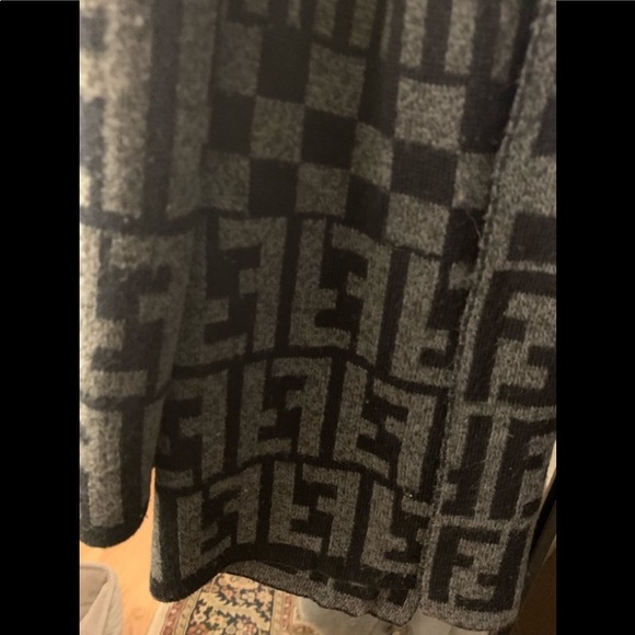 Fendi scarf 🔥 Nice size - Picture 2 of 6
